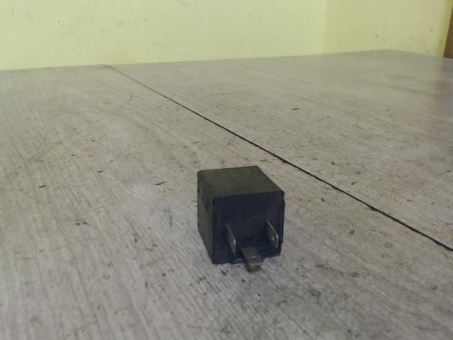 bontott OPEL ASTRA F Relé