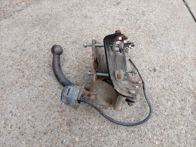 bontott OPEL ASTRA F Vonóhorog