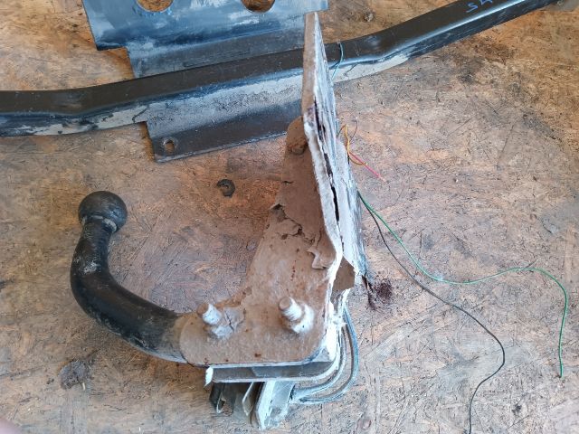 bontott OPEL ASTRA F Vonóhorog