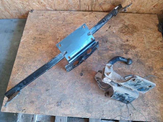 bontott OPEL ASTRA F Vonóhorog