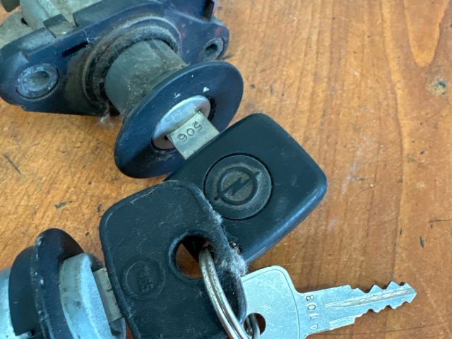 bontott OPEL ASTRA F Zárbetét Szett