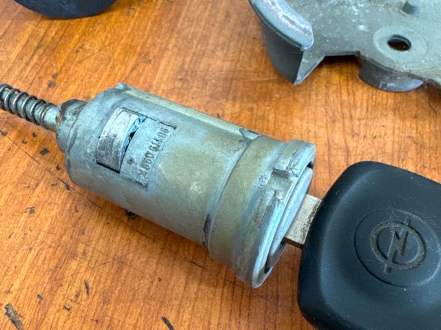 bontott OPEL ASTRA F Zárbetét Szett