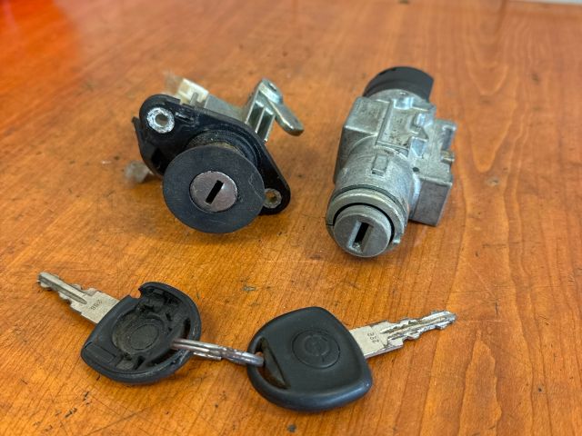 bontott OPEL ASTRA F Zárbetét Szett