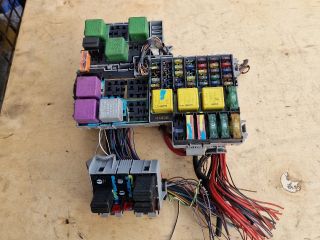 bontott OPEL ASTRA G Biztosítéktábla Motortér