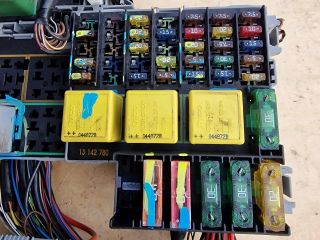 bontott OPEL ASTRA G Biztosítéktábla Motortér