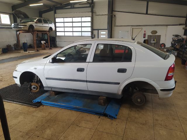 bontott OPEL ASTRA G Biztosítéktábla Motortér