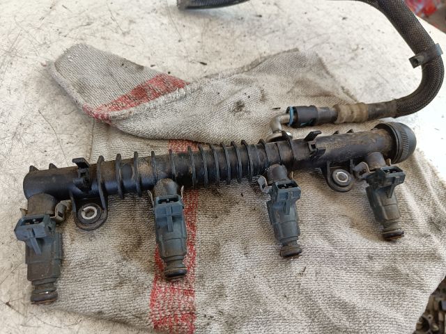 bontott OPEL ASTRA G Porlasztó Sor / Híd