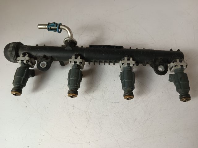 bontott OPEL ASTRA G Porlasztó Sor / Híd