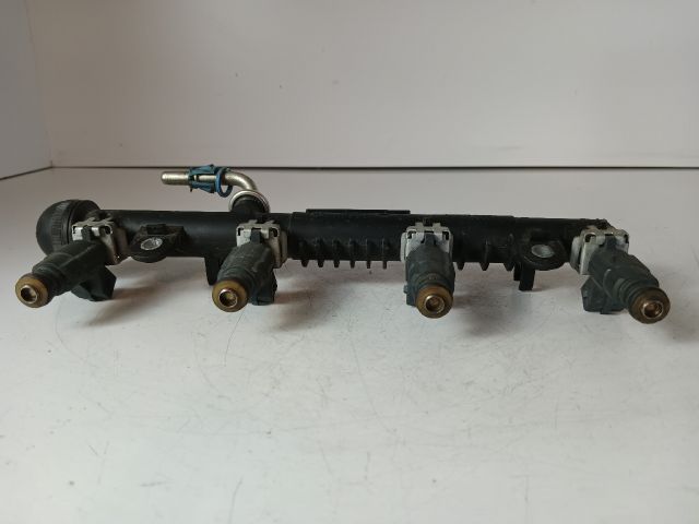 bontott OPEL ASTRA G Porlasztó Sor / Híd