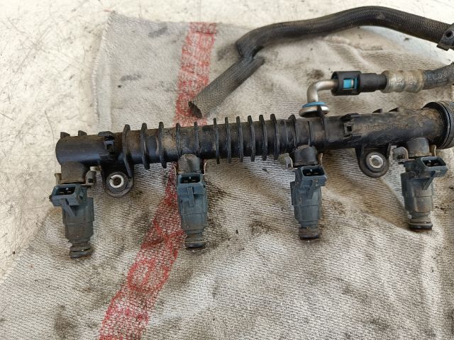 bontott OPEL ASTRA G Porlasztó Sor / Híd