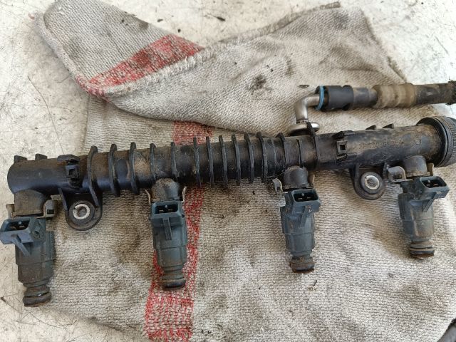 bontott OPEL ASTRA G Porlasztó Sor / Híd