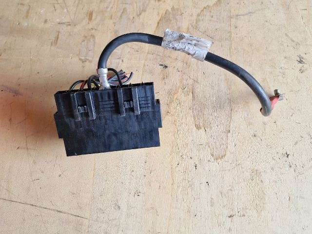 bontott OPEL ASTRA G Biztosítéktábla Motortér