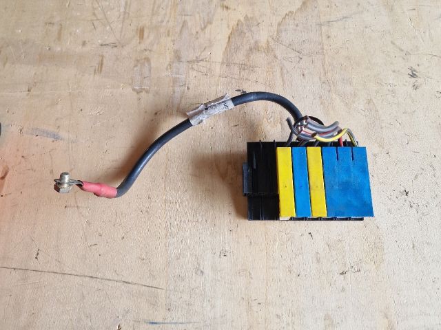 bontott OPEL ASTRA G Biztosítéktábla Motortér