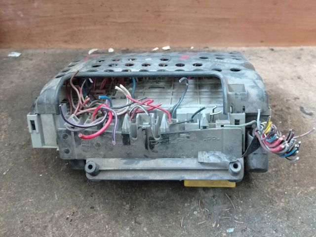 bontott OPEL ASTRA G Biztosítéktábla Motortér