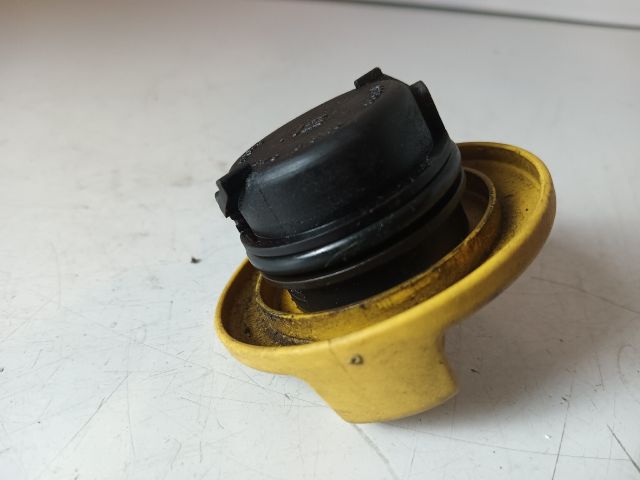 bontott OPEL ASTRA G Olajbeöntő Sapka