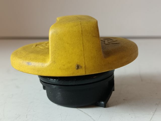 bontott OPEL ASTRA G Olajbeöntő Sapka