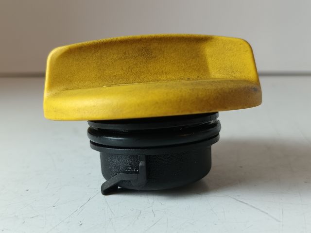 bontott OPEL ASTRA G Olajbeöntő Sapka