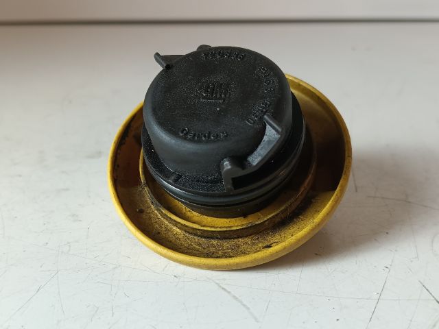 bontott OPEL ASTRA G Olajbeöntő Sapka