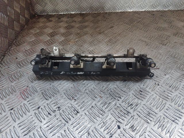 bontott OPEL ASTRA G Porlasztó Sor / Híd