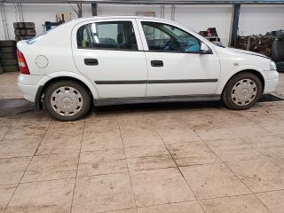 bontott OPEL ASTRA G Porlasztó Sor / Híd