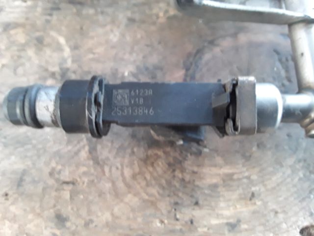 bontott OPEL ASTRA G Porlasztó Sor / Híd