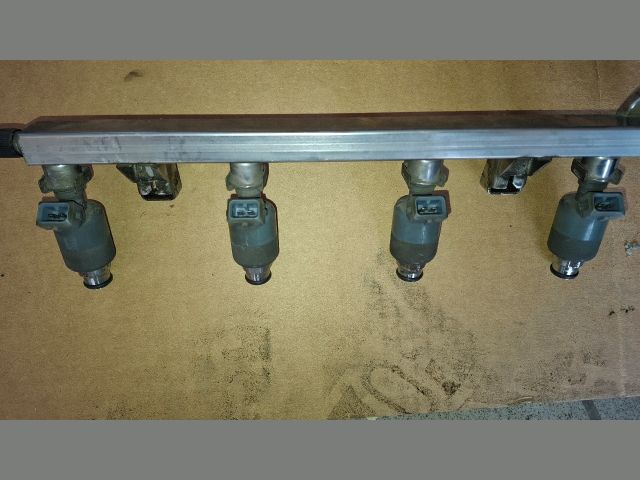 bontott OPEL ASTRA G Porlasztó Sor / Híd