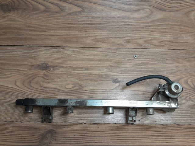 bontott OPEL ASTRA G Porlasztó Sor / Híd