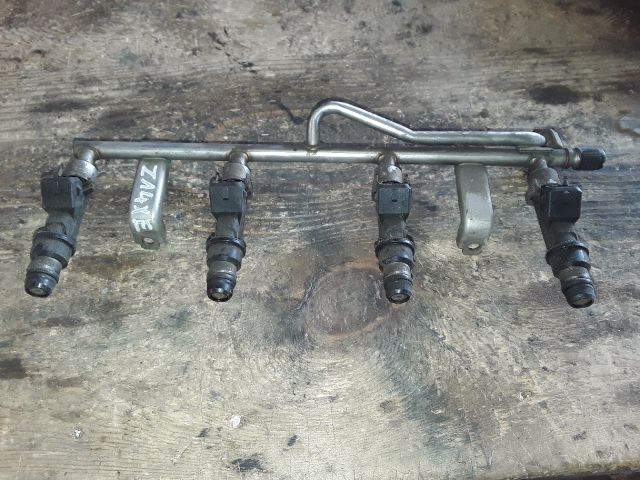 bontott OPEL ASTRA G Porlasztó Sor / Híd