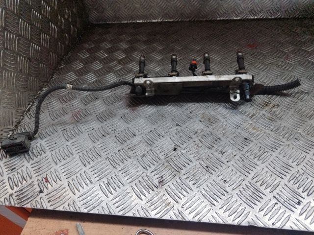 bontott OPEL ASTRA G Porlasztó Sor / Híd