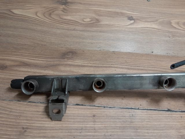 bontott OPEL ASTRA G Porlasztó Sor / Híd