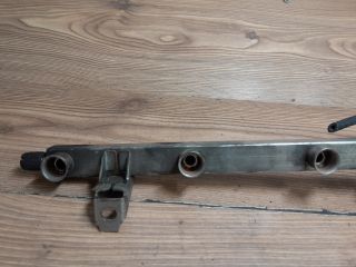 bontott OPEL ASTRA G Porlasztó Sor / Híd