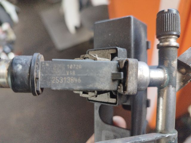 bontott OPEL ASTRA G Porlasztó Sor / Híd