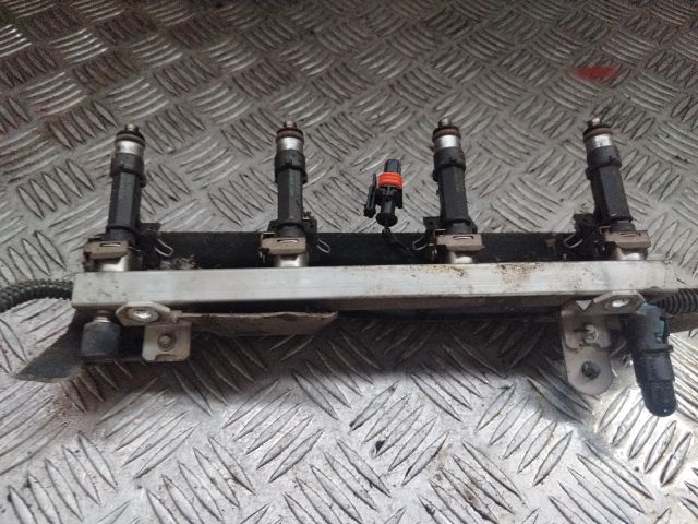 bontott OPEL ASTRA G Porlasztó Sor / Híd