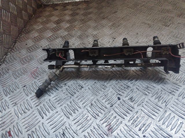 bontott OPEL ASTRA G Porlasztó Sor / Híd