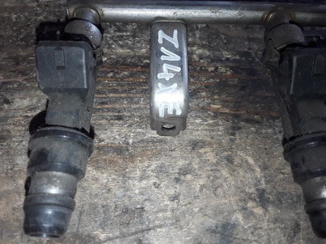 bontott OPEL ASTRA G Porlasztó Sor / Híd