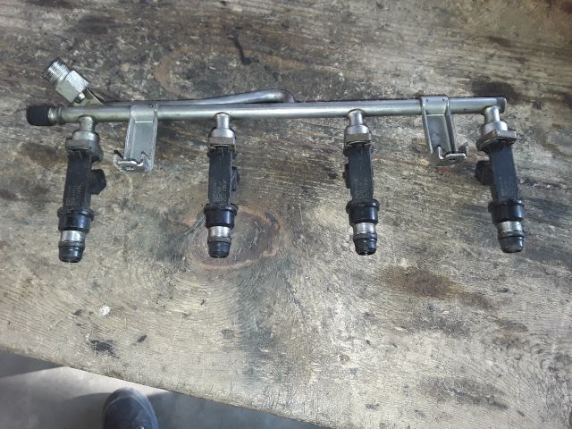 bontott OPEL ASTRA G Porlasztó Sor / Híd