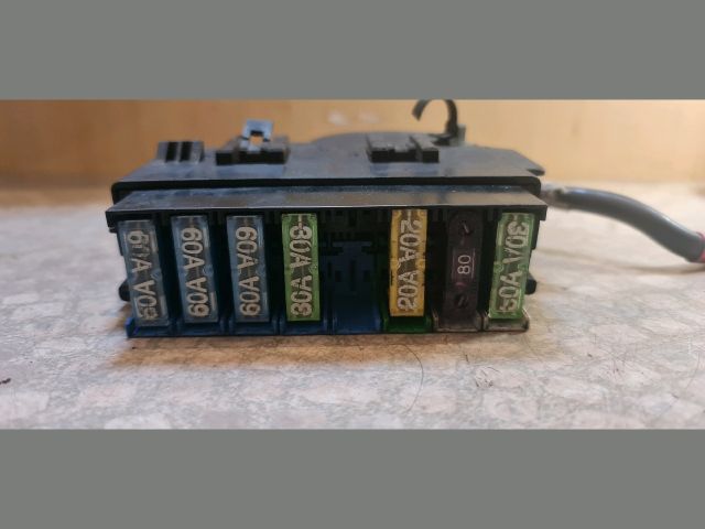 bontott OPEL ASTRA G Biztosítéktábla Motortér