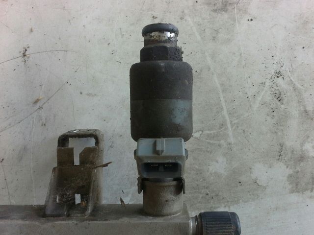 bontott OPEL ASTRA G Porlasztó Sor / Híd