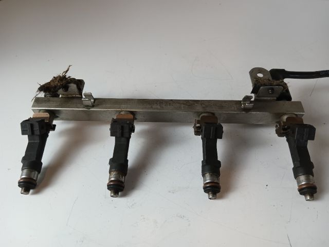 bontott OPEL ASTRA G Porlasztó Sor / Híd