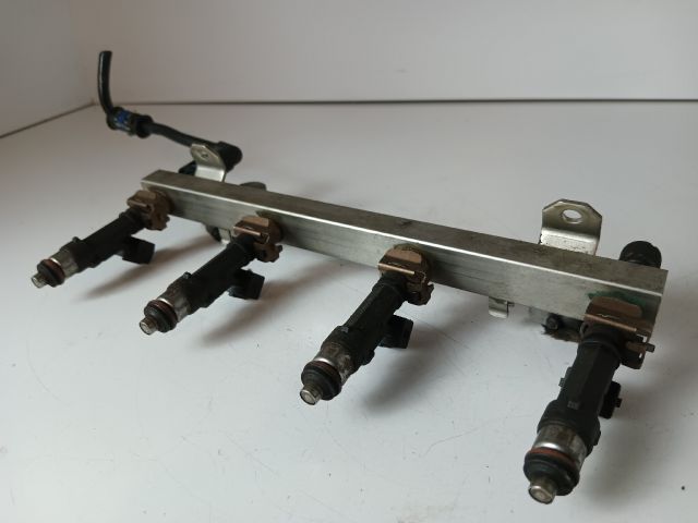 bontott OPEL ASTRA G Porlasztó Sor / Híd