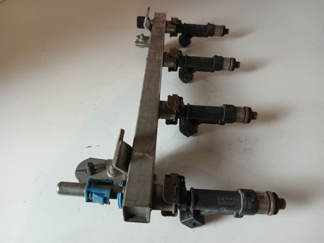 bontott OPEL ASTRA G Porlasztó Sor / Híd