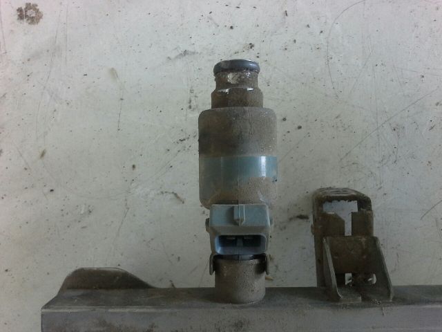 bontott OPEL ASTRA G Porlasztó Sor / Híd