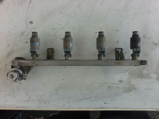 bontott OPEL ASTRA G Porlasztó Sor / Híd