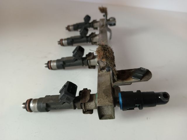 bontott OPEL ASTRA G Porlasztó Sor / Híd