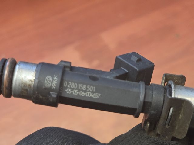 bontott OPEL ASTRA G Porlasztó Sor / Híd