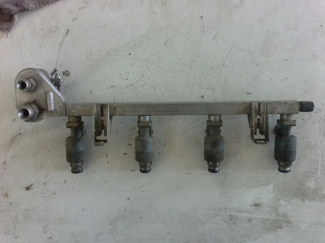 bontott OPEL ASTRA G Porlasztó Sor / Híd