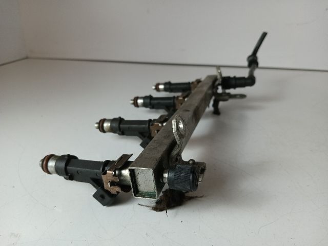 bontott OPEL ASTRA G Porlasztó Sor / Híd