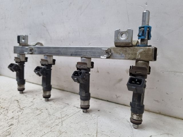 bontott OPEL ASTRA G Porlasztó Sor / Híd