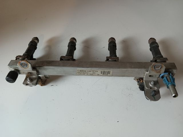 bontott OPEL ASTRA G Porlasztó Sor / Híd