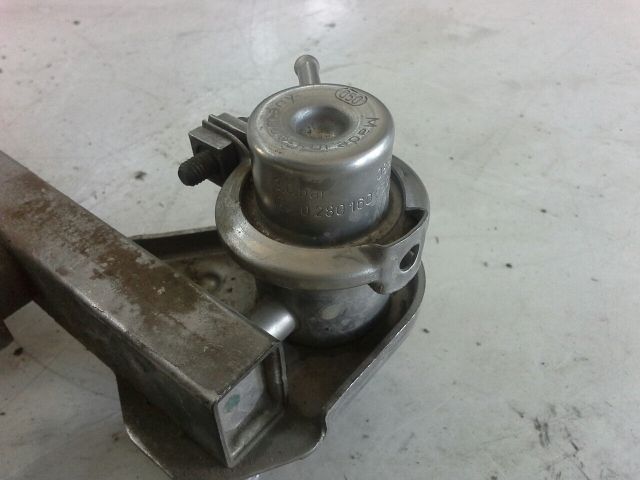 bontott OPEL ASTRA G Porlasztó Sor / Híd